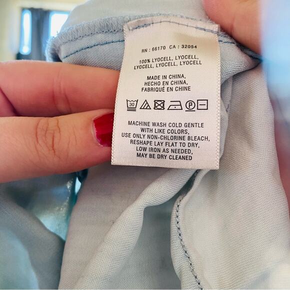 ANTHROPOLOGIE HOLDING HORSES Blue Chambray Ombre Denim Tee Shirt Blouse Top S - Picture 7 of 9